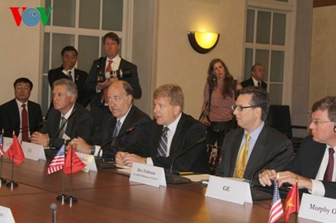 Party General Secretary Nguyen Phu Trong meets US senators - ảnh 2